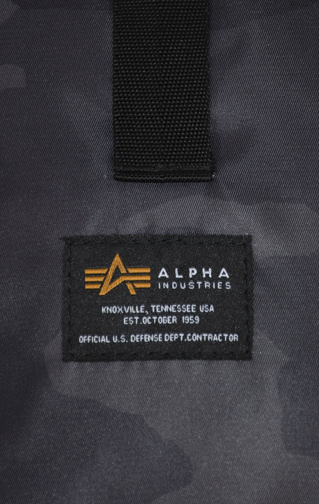 Сумка ALPHA INDUSTRIES CREW CARRY BAG CAMO black camo 