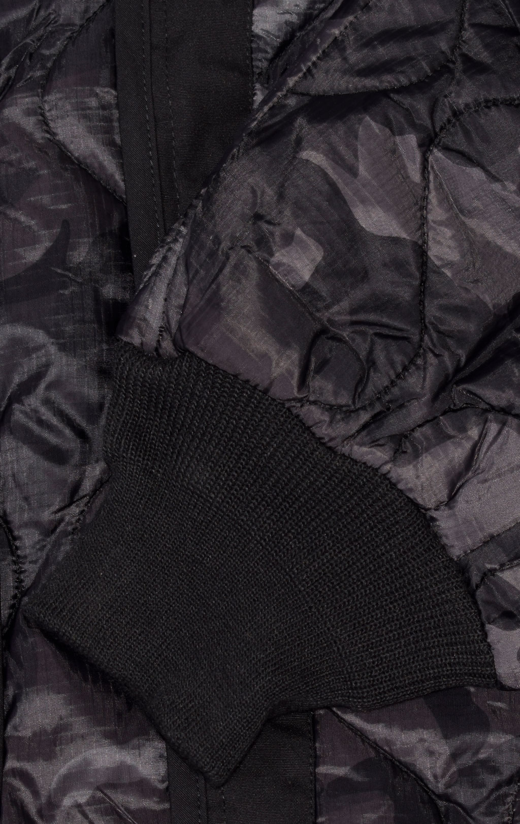 Куртка-подстёжка ALPHA INDUSTRIES M-65 CLASSIC с карманами и манжетами FW 21/22 m black woodland camo 