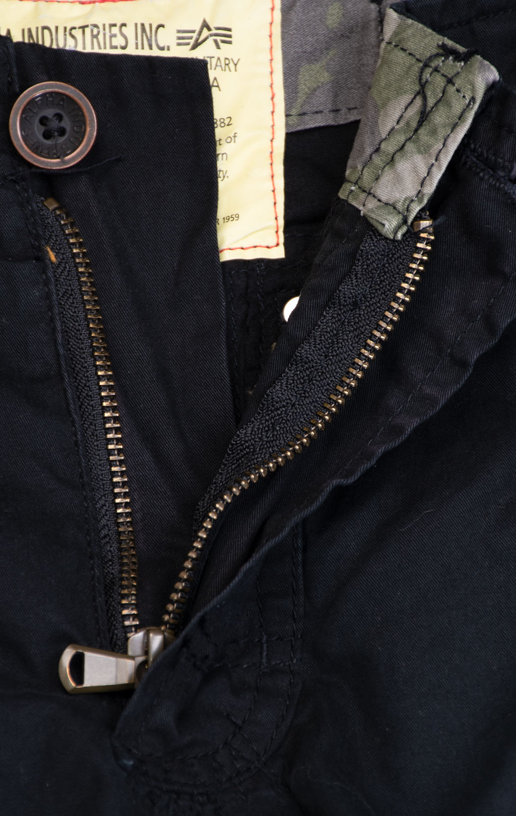 Шорты карго ALPHA INDUSTRIES TERMINAL black 
