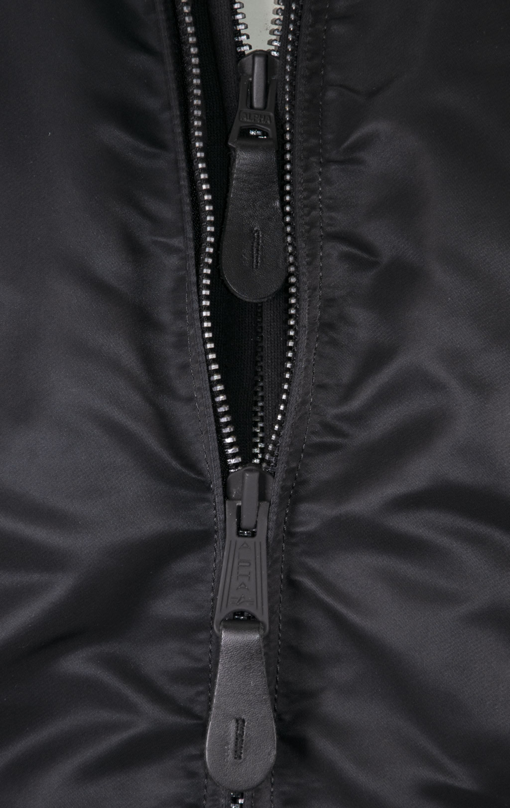 Куртка-бомбер лётная ALPHA INDUSTRIES MA-1 D-Tec SE black/reflective 