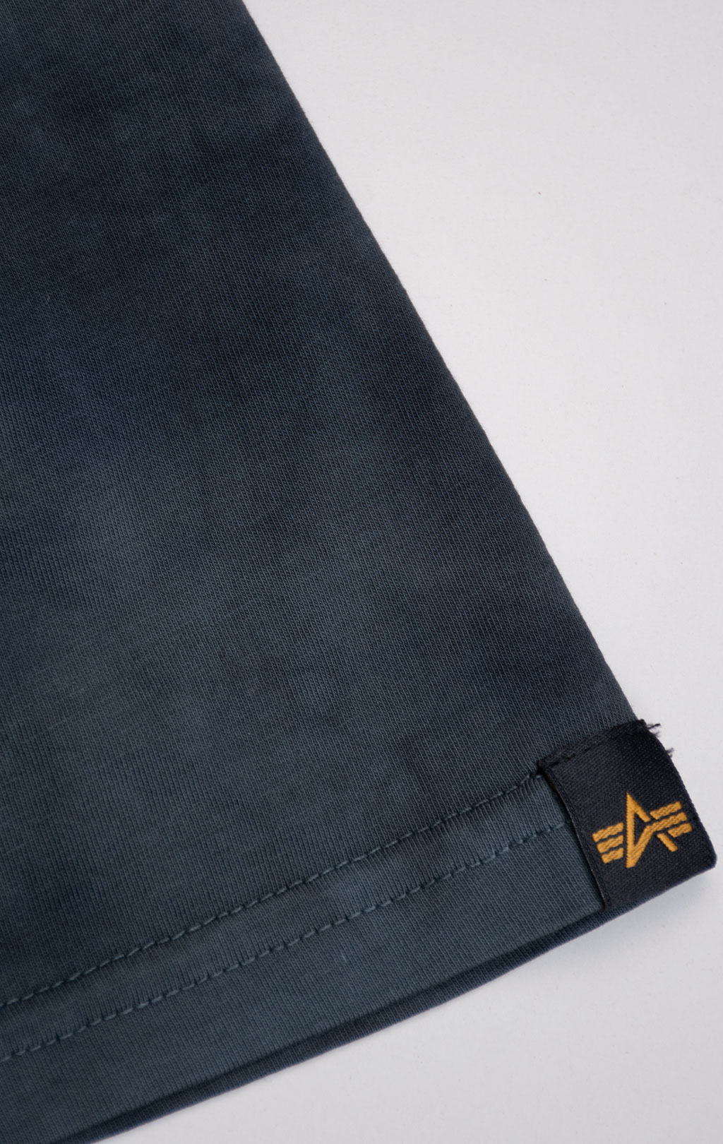 Футболка ALPHA INDUSTRIES BASIC T BATIK grey black 