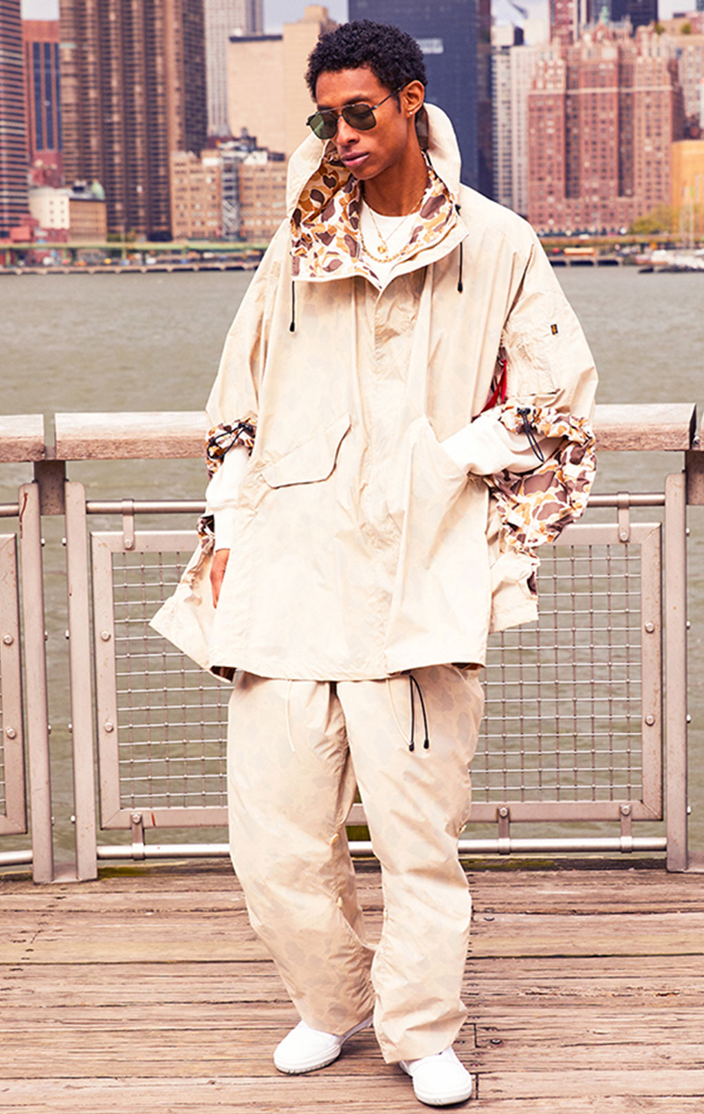 Ветровка-пончо ALPHA INDUSTRIES PACKAWAY PONCHO SS 24 m limestone 