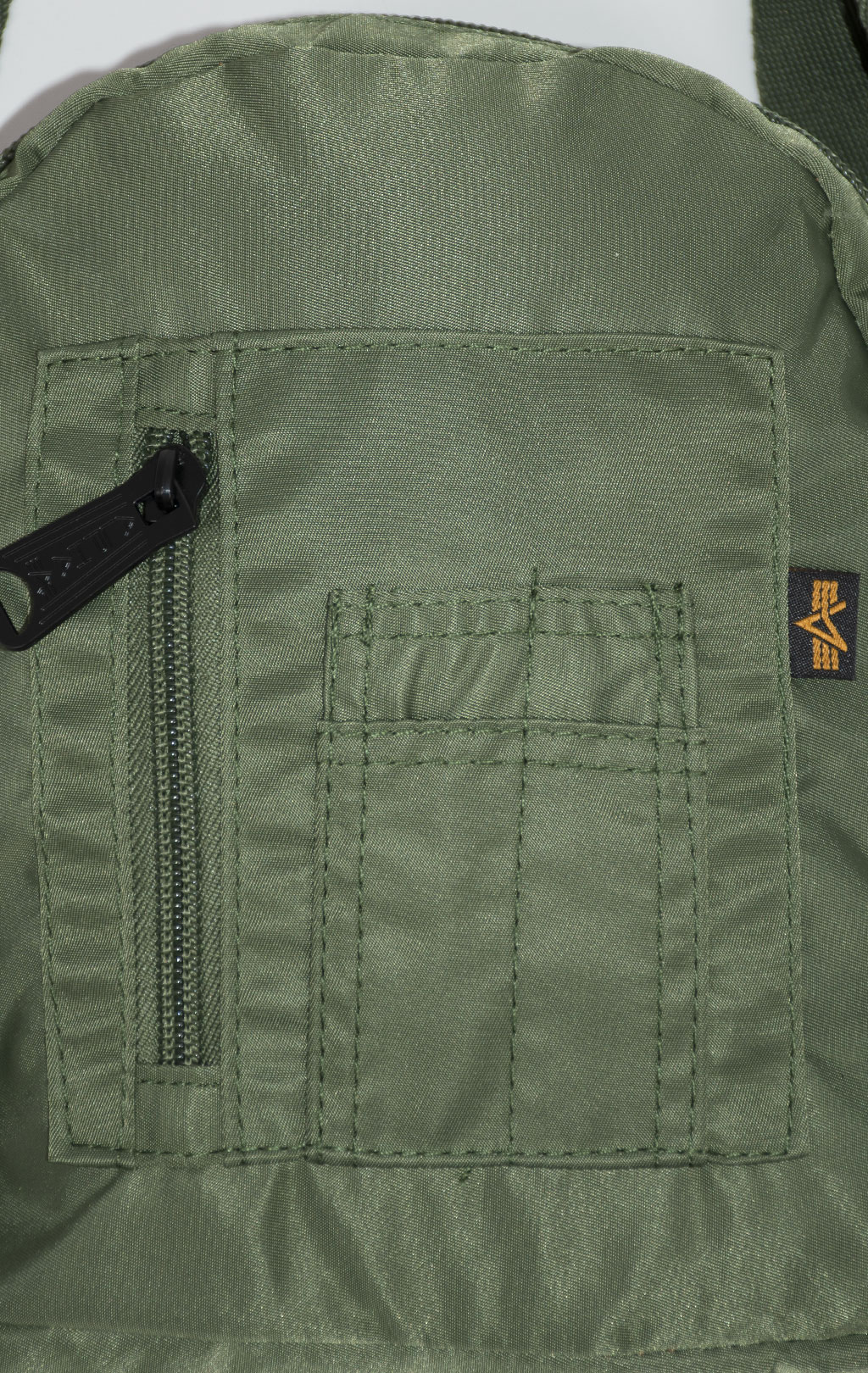 Сумка ALPHA INDUSTRIES CREW CARRY BAG sage green 