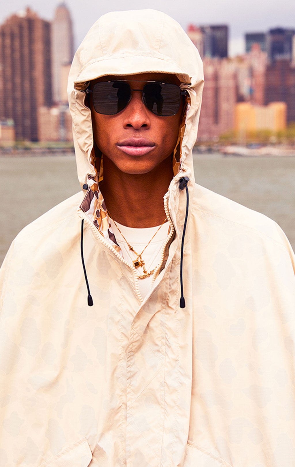 Ветровка-пончо ALPHA INDUSTRIES PACKAWAY PONCHO SS 24 m limestone 
