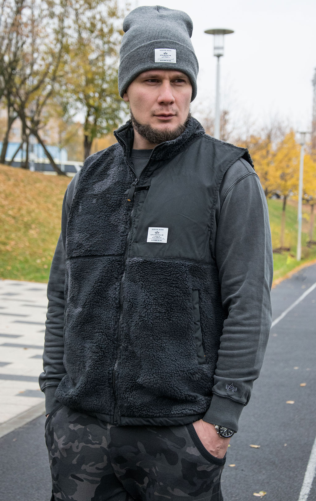 Жилет ALPHA INDUSTRIES SHERPA UTILITY VEST FW 21/22 m black woodland camo 
