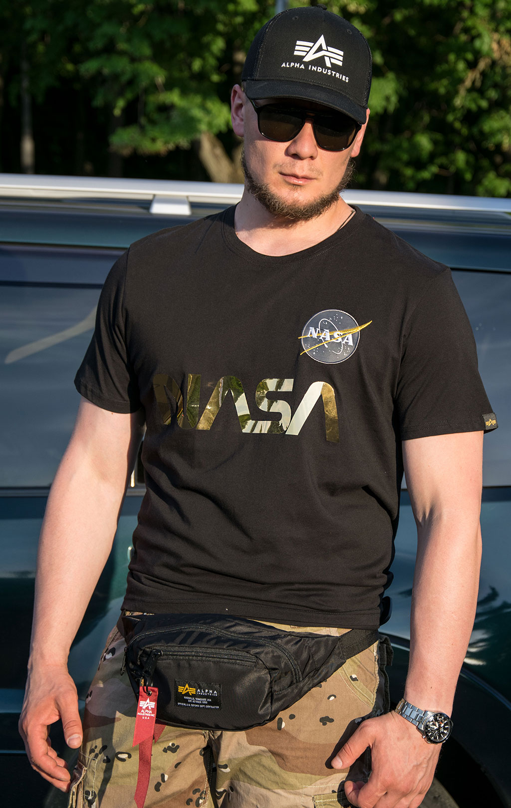 Футболка ALPHA INDUSTRIES NASA Reflective black/gold 