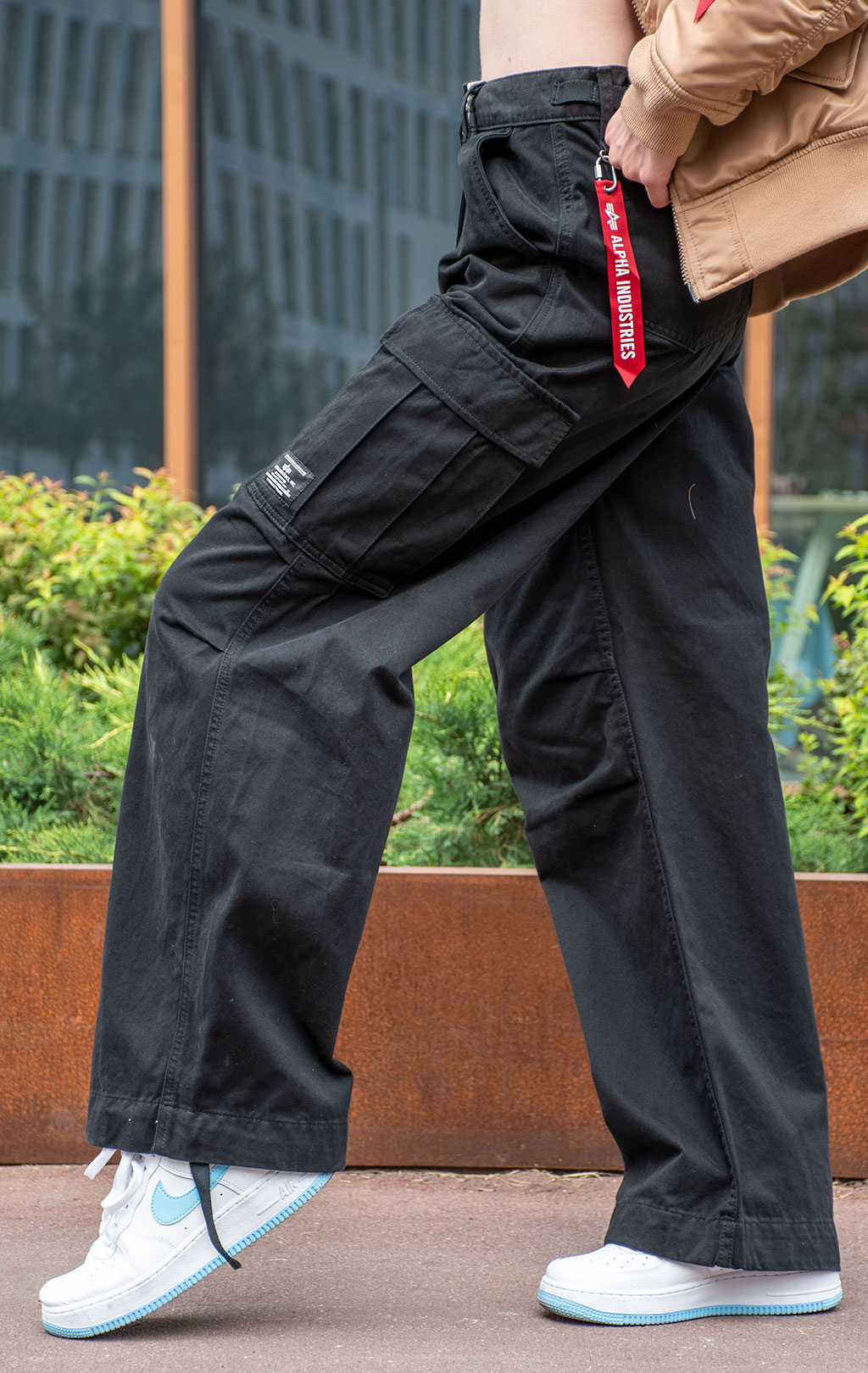 Женские брюки-карго парашюты ALPHA INDUSTRIES M-65 PANT плотные SS 24 m black 