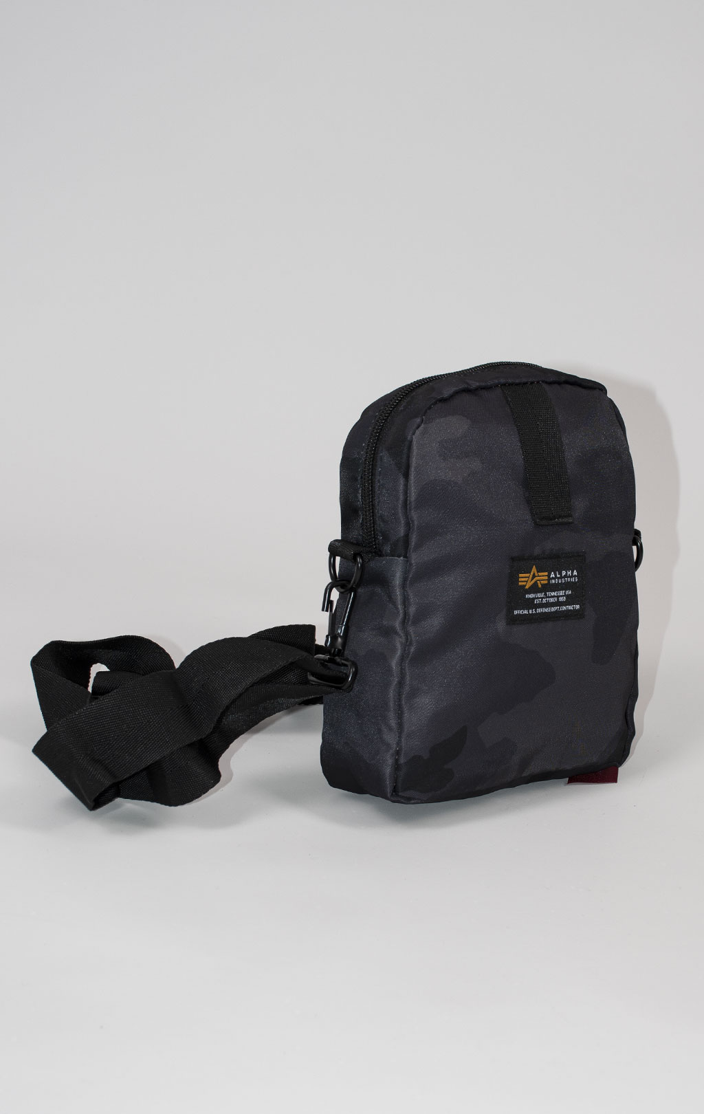 Сумка ALPHA INDUSTRIES CREW CARRY BAG CAMO black camo 