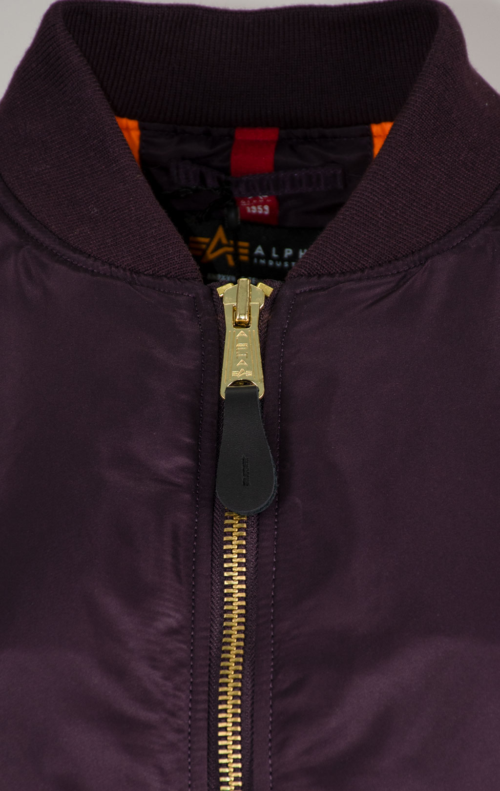 Женская куртка-бомбер лётная ALPHA INDUSTRIES MA-1 CORE plum 