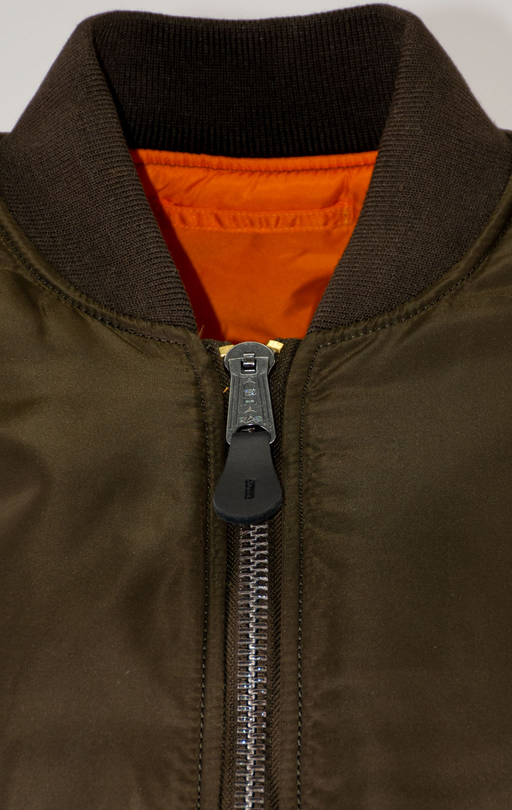 Бомбер ALPHA INDUSTRIES MA-1 original fit FW 25/26 espresso 