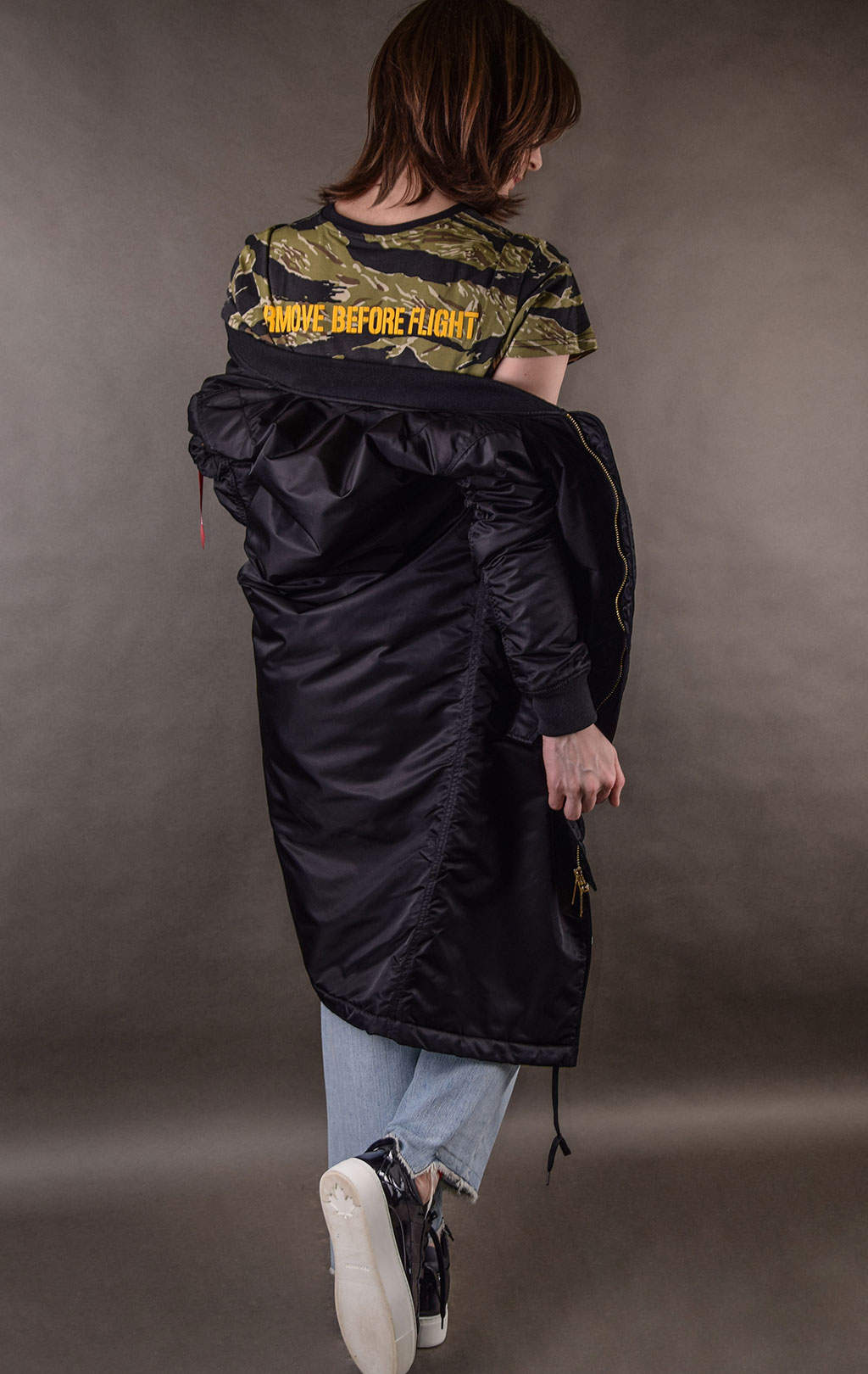 Женская куртка-бомбер удлинённая ALPHA INDUSTRIES MA-1 COAT PM black 