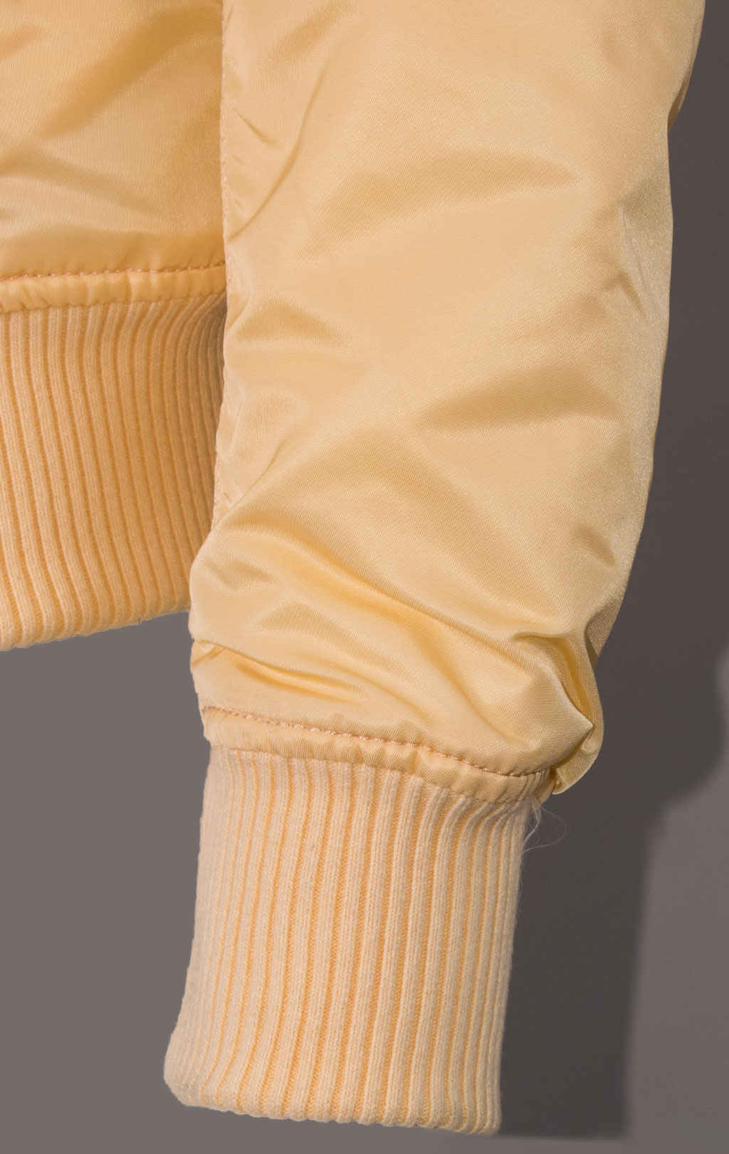 Женский бомбер ALPHA INDUSTRIES MA-1 VF 59 apricot 