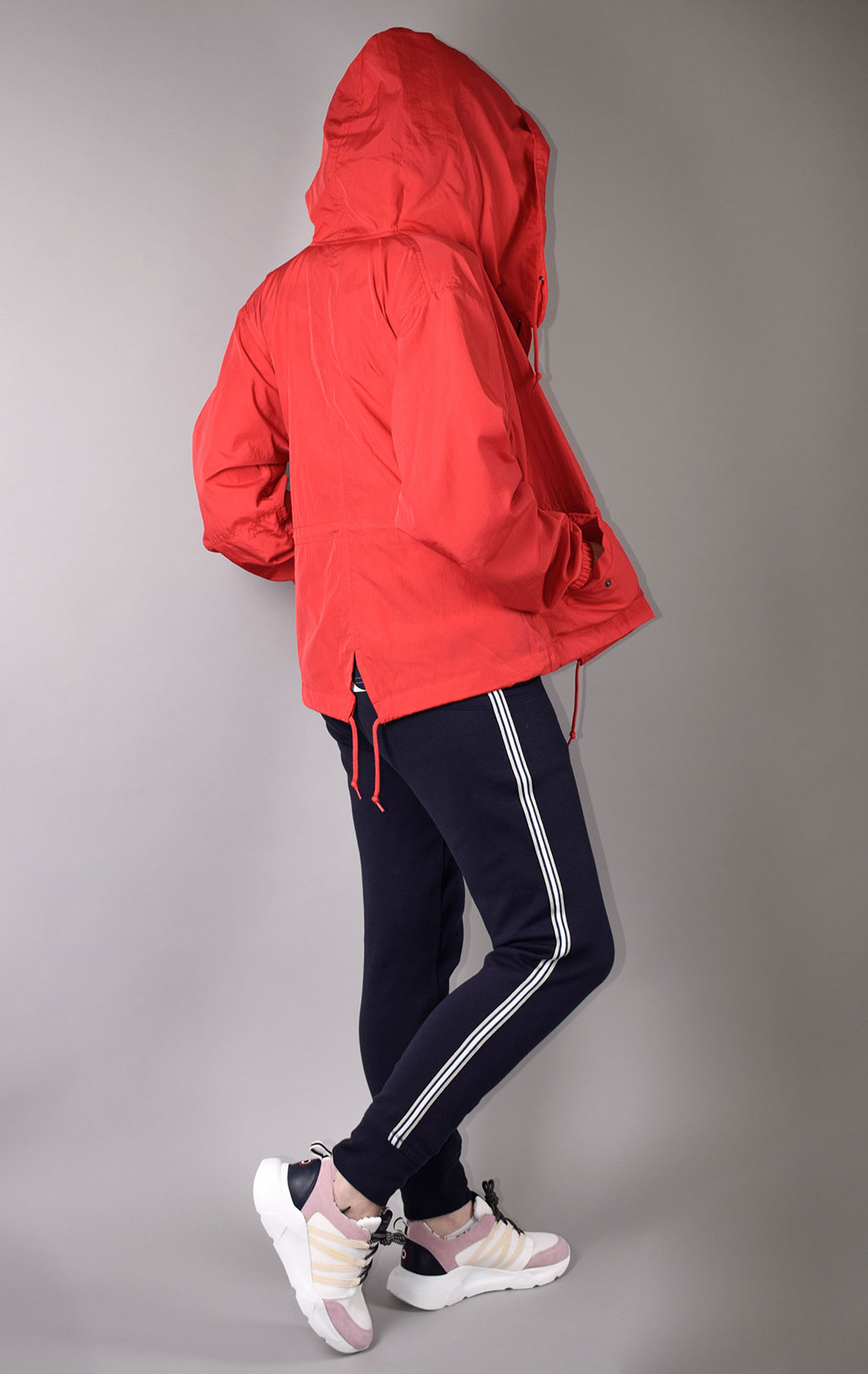 Женская ветровка ALPHA INDUSTRIES SHORT FISHTAIL original fit spicy red 
