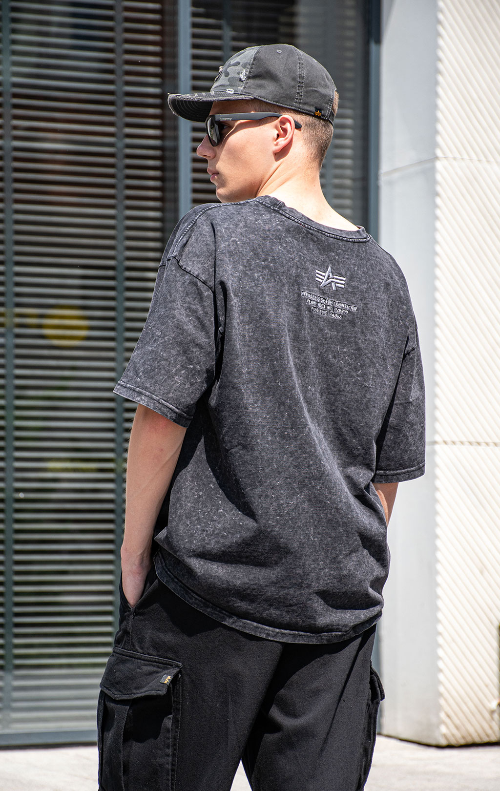 Футболка ALPHA INDUSTRIES ACID LOGO T black 