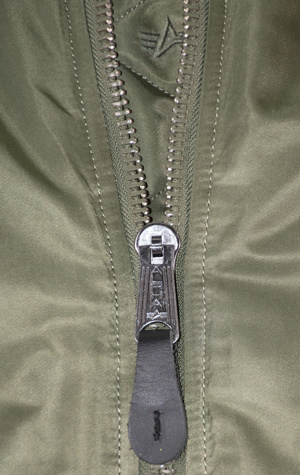 Бомбер ALPHA INDUSTRIES MA-1 sage green 
