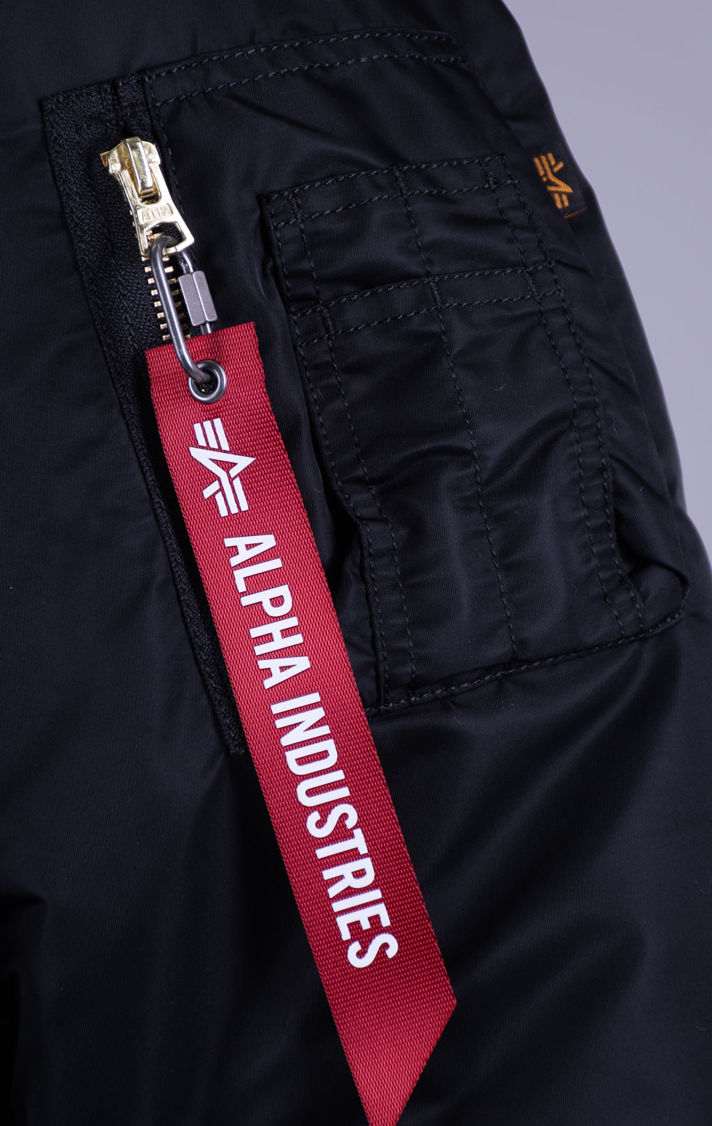 Бомбер ALPHA INDUSTRIES MA-1 HERITAGE FIT FLIGHT JACKET FW 26/27 black 
