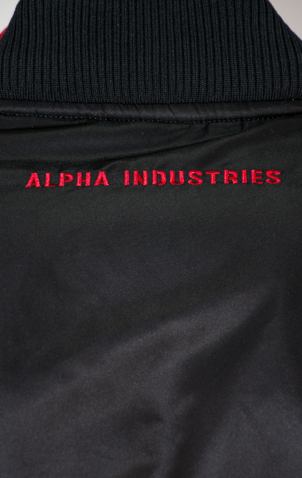 Куртка-бомбер лётная ALPHA INDUSTRIES MA-1 D-Tec SE black/red 