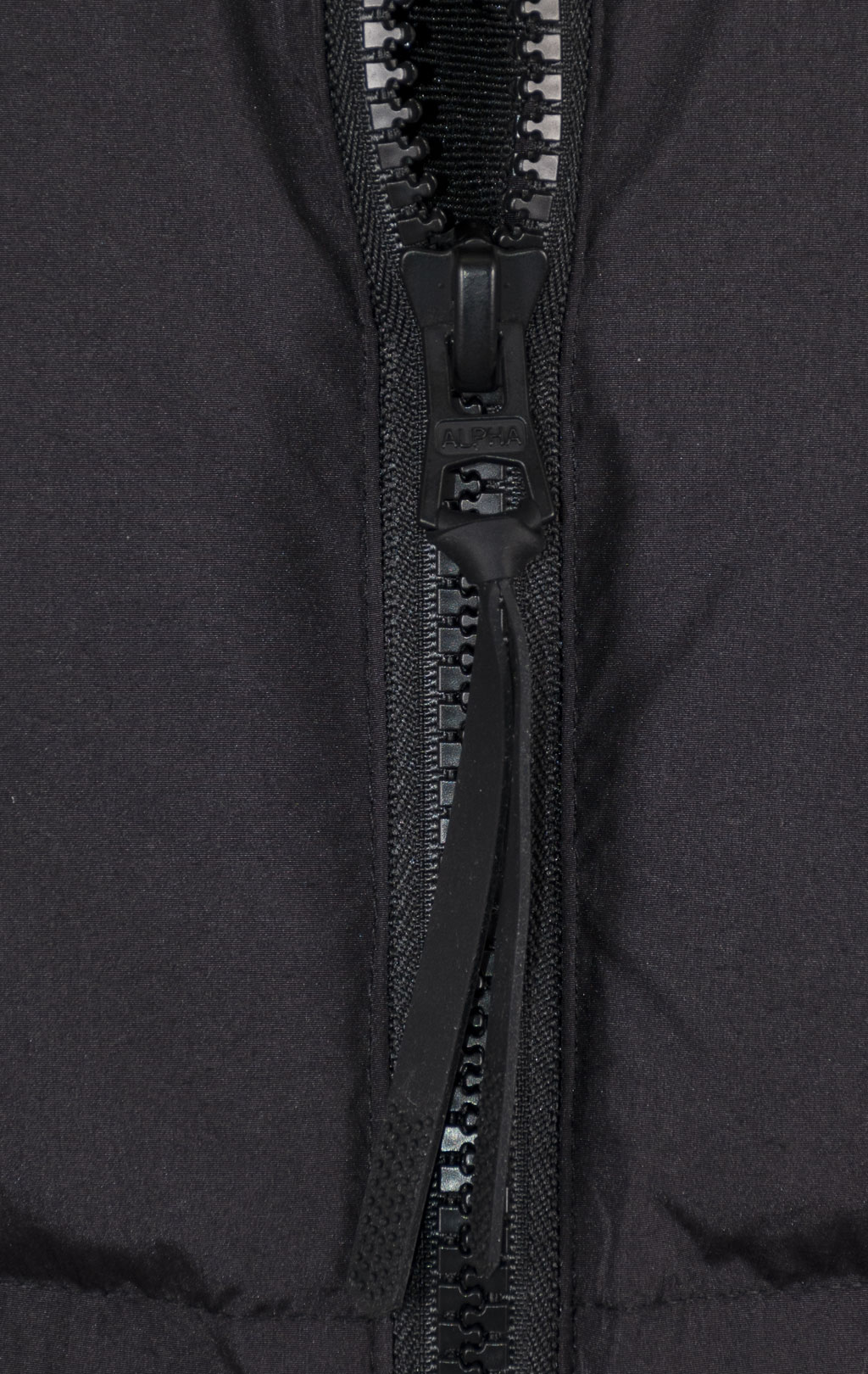 Женская куртка ALPHA INDUSTRIES SIERRA SHORT PUFFER FW 25/26 black 