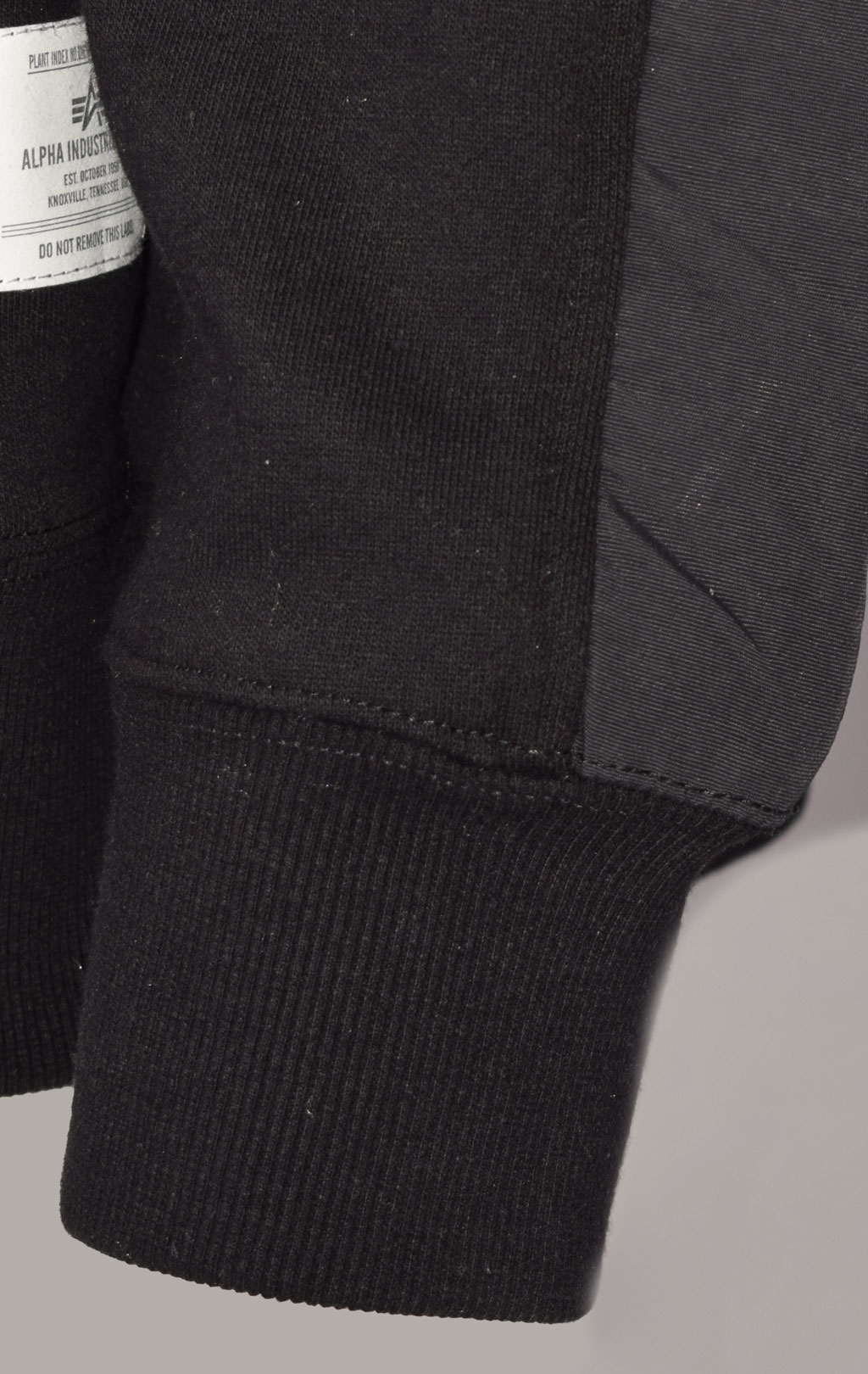 Свитшот ALPHA INDUSTRIES POCKET CREWNECK FW 22/23 black 
