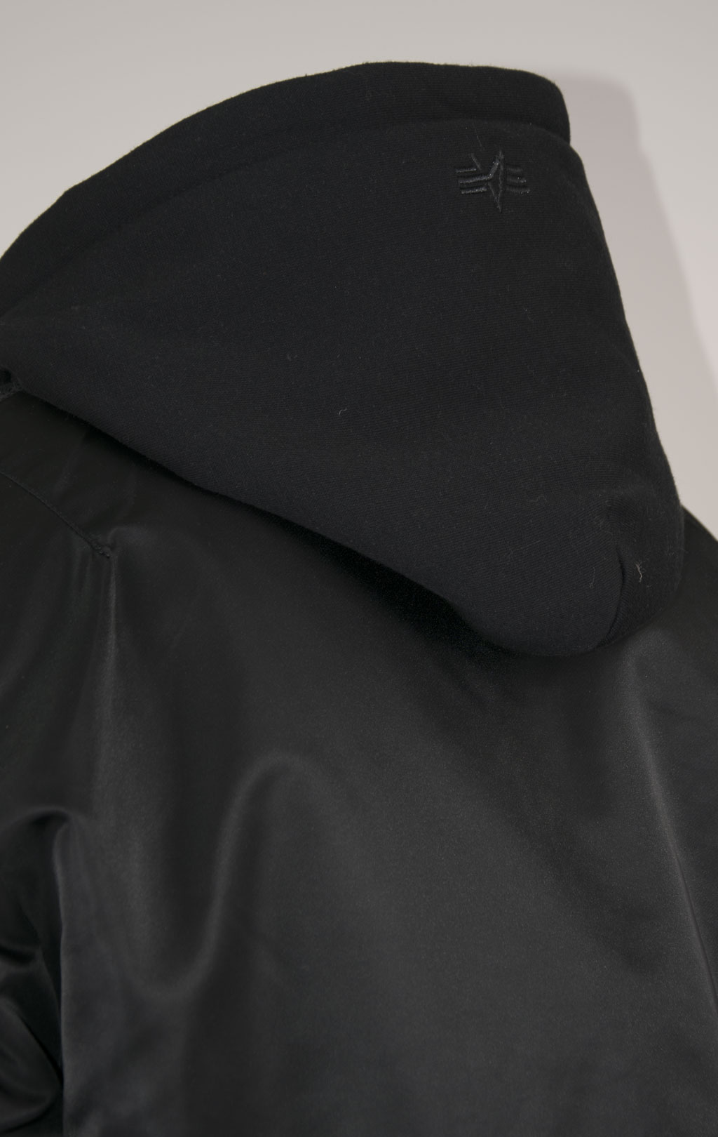 Куртка-бомбер ALPHA INDUSTRIES MA-1 NATUS FW 21/22 m black/new silver lining 
