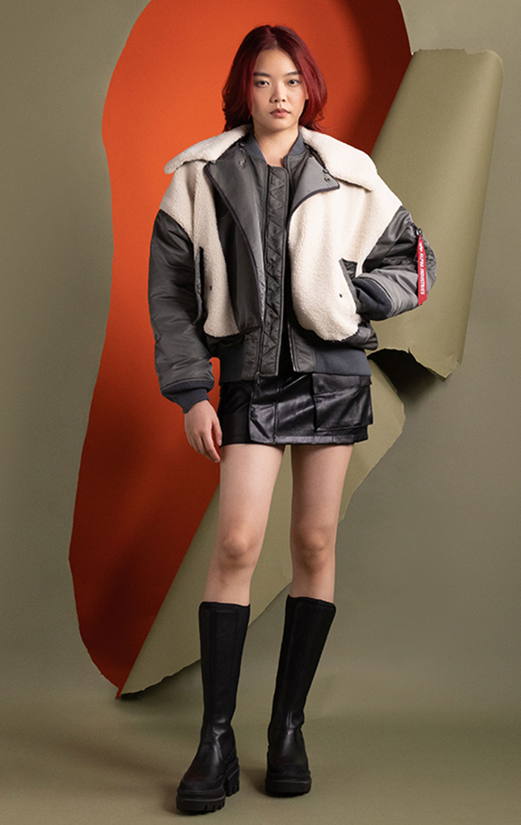 Женская куртка-пилот ALPHA INDUSTRIES B-15 SHERPA HYBRID FW 24/25 field grey 