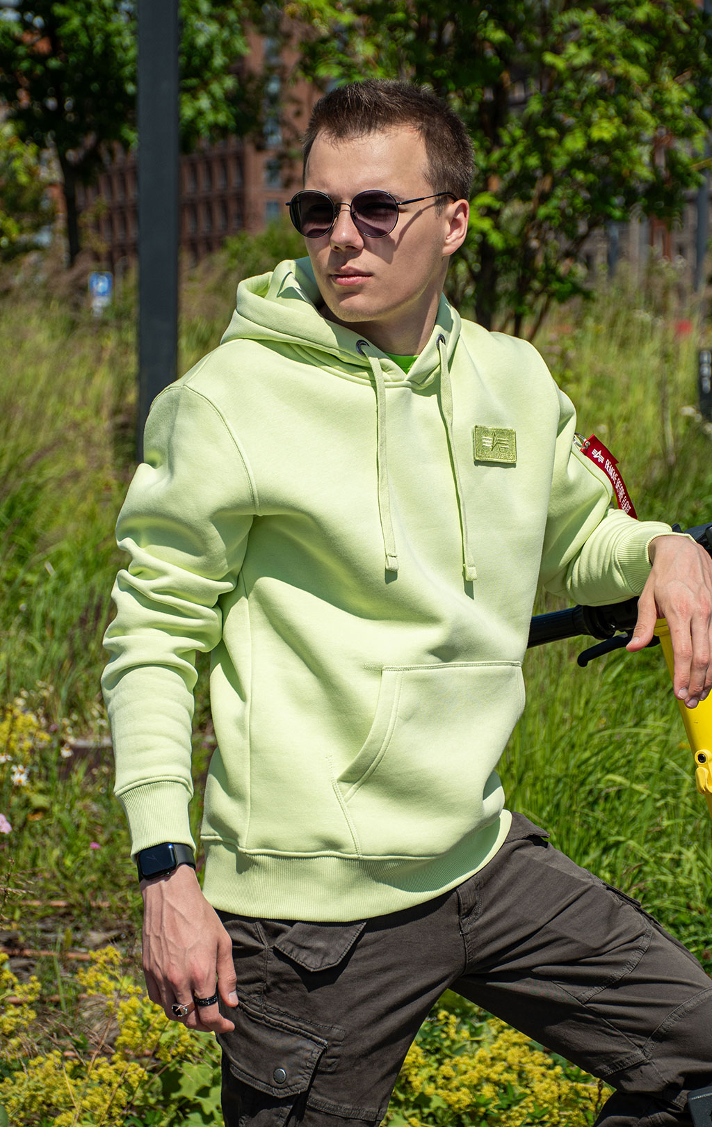 Толстовка ALPHA INDUSTRIES REFLECTIVE STRIPE HOODY arctic lime 
