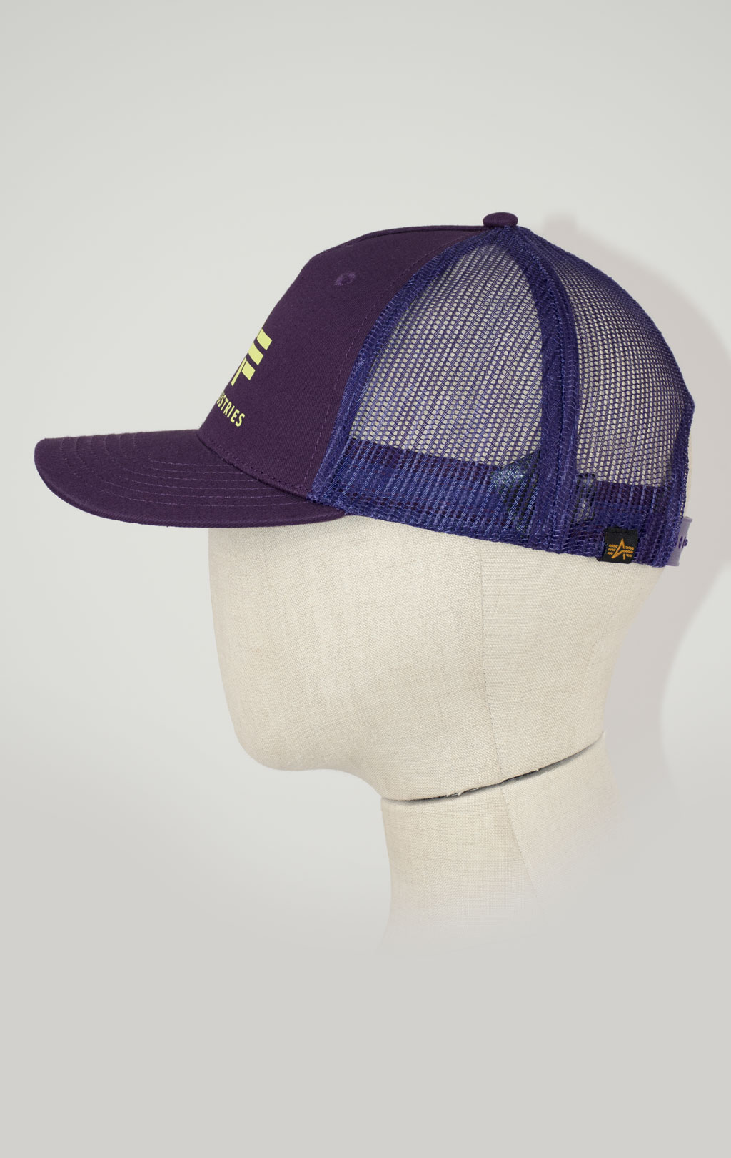 Бейсболка ALPHA INDUSTRIES BASIC TRUCKER CAP plum 