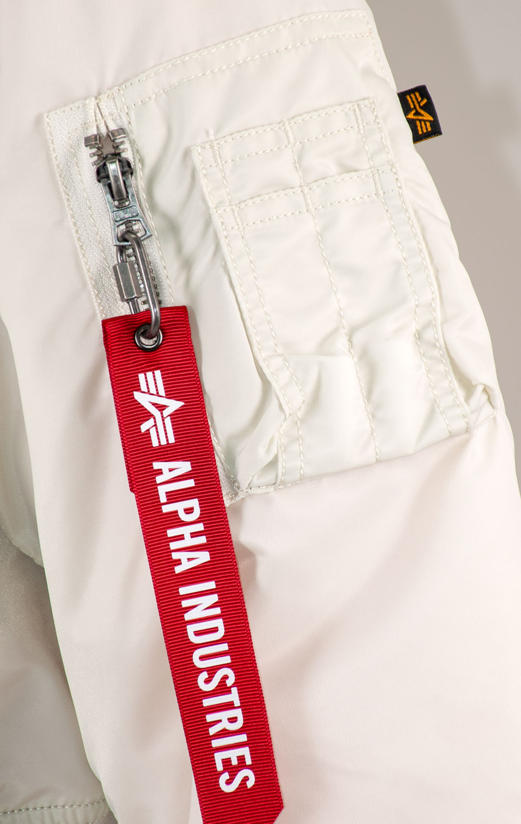 Женский бомбер ALPHA INDUSTRIES MA-1 CROPPED FW 25/26 dune white 
