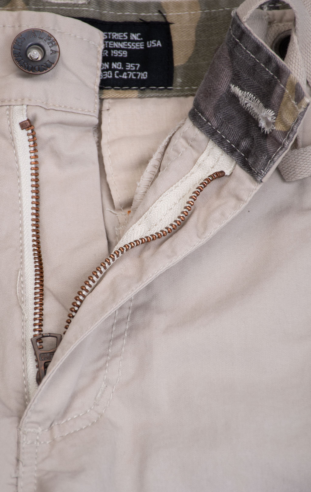 Шорты карго ALPHA INDUSTRIES TERMINAL biege overdied 