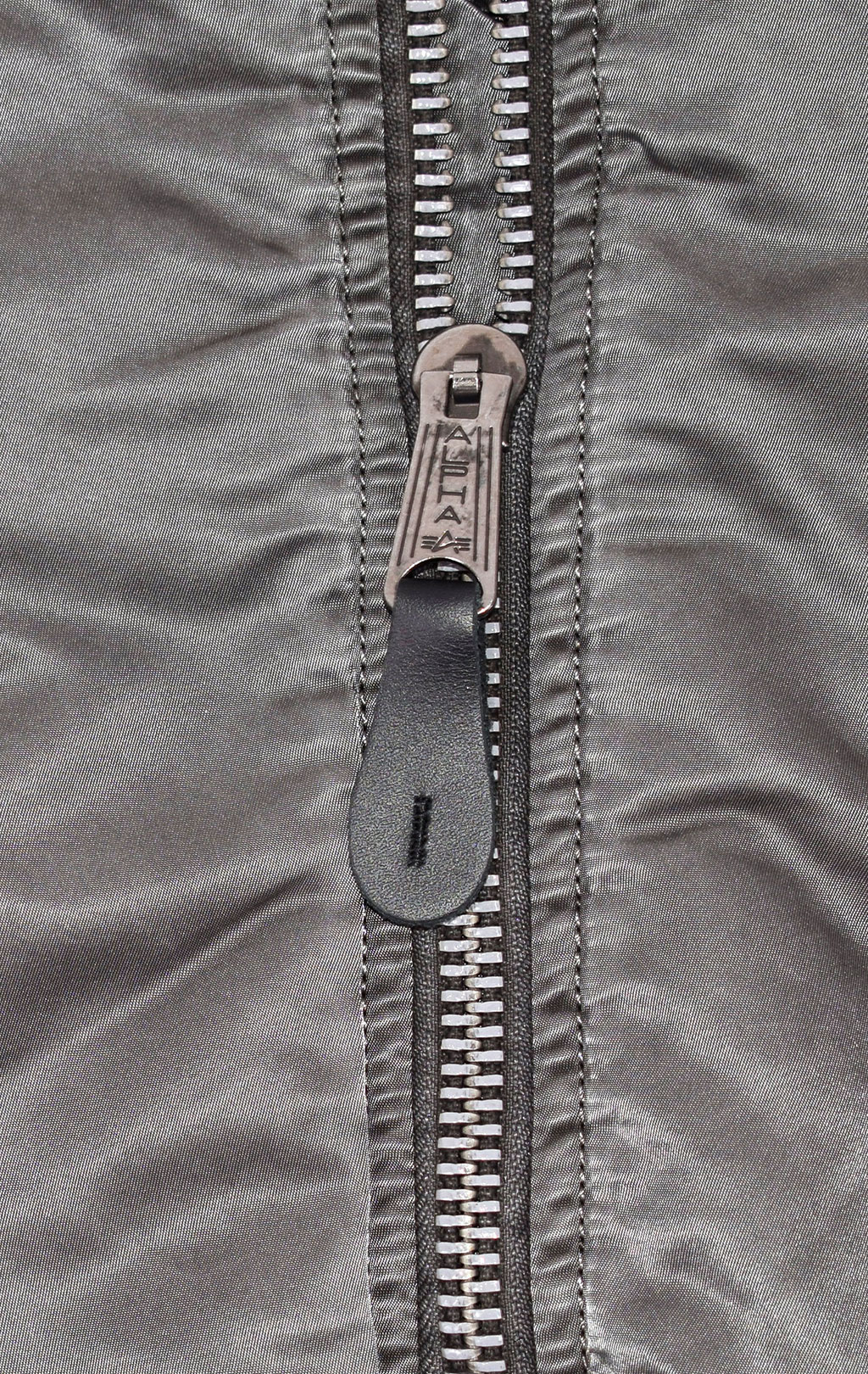 Бомбер ALPHA INDUSTRIES MA-1 APOLLO BATTLEWASH new silver 