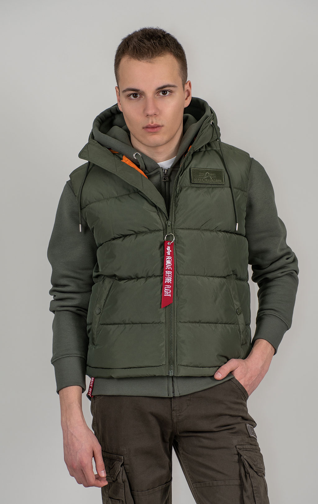 Жилет ALPHA INDUSTRIES HOODED PUFFER VEST FD sage green 