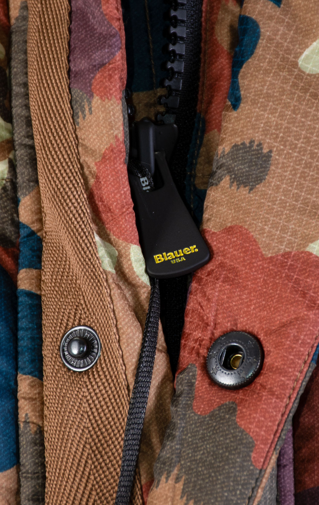 Куртка с капюшоном BLAUER BURTON ECO FW 25/26 tabacco swiss camo (C02153) 
