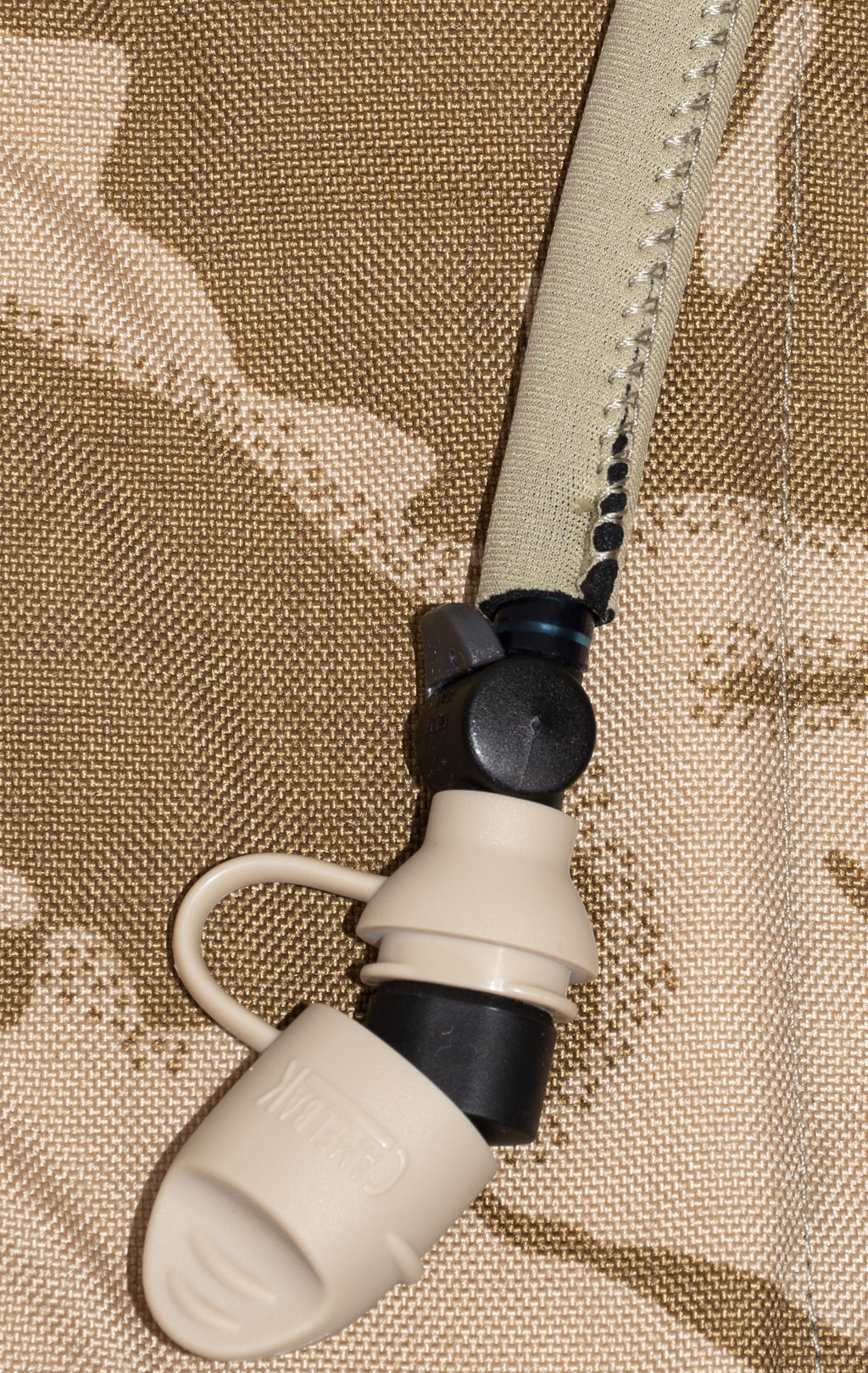 Питьевая система армейская CamelBak на молнии, горловина снаружи,3L dpm desert 