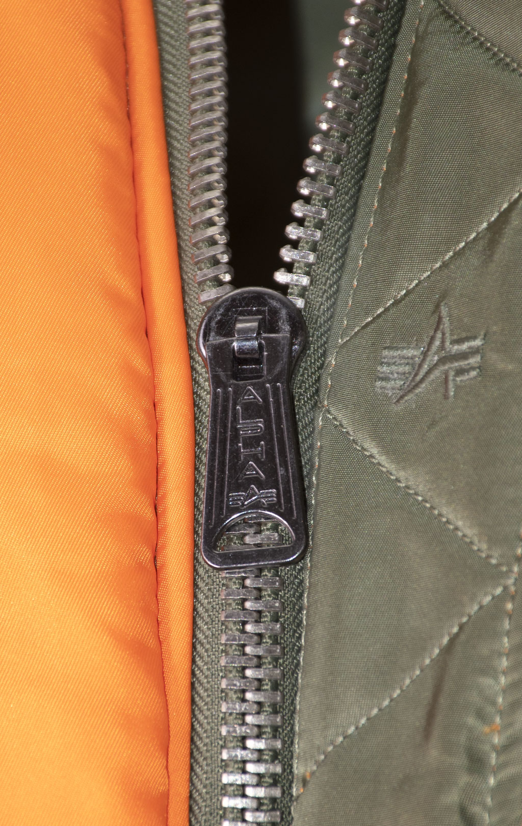 Бомбер ALPHA INDUSTRIES MA-1 sage green 