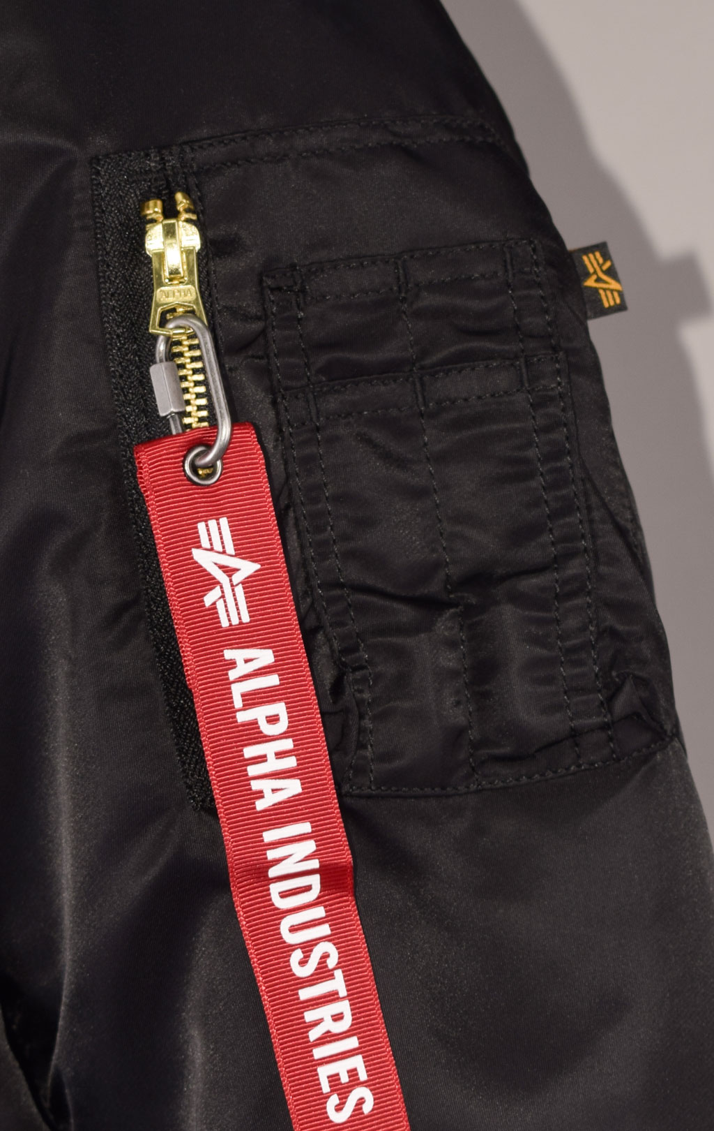 Бомбер ALPHA INDUSTRIES MA-1 original fit FW 23/24 m black 