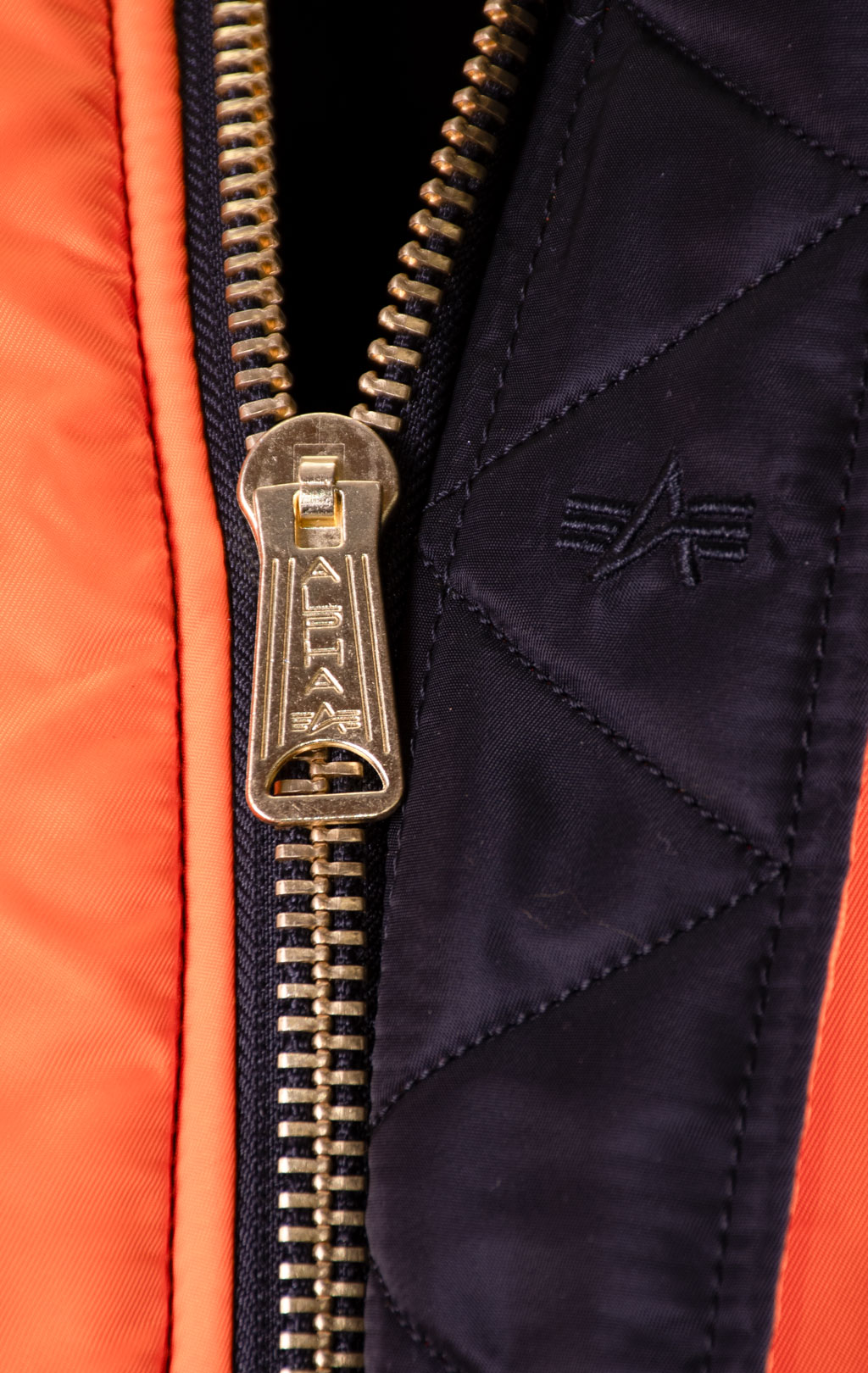 Бомбер ALPHA INDUSTRIES MA-1 black 