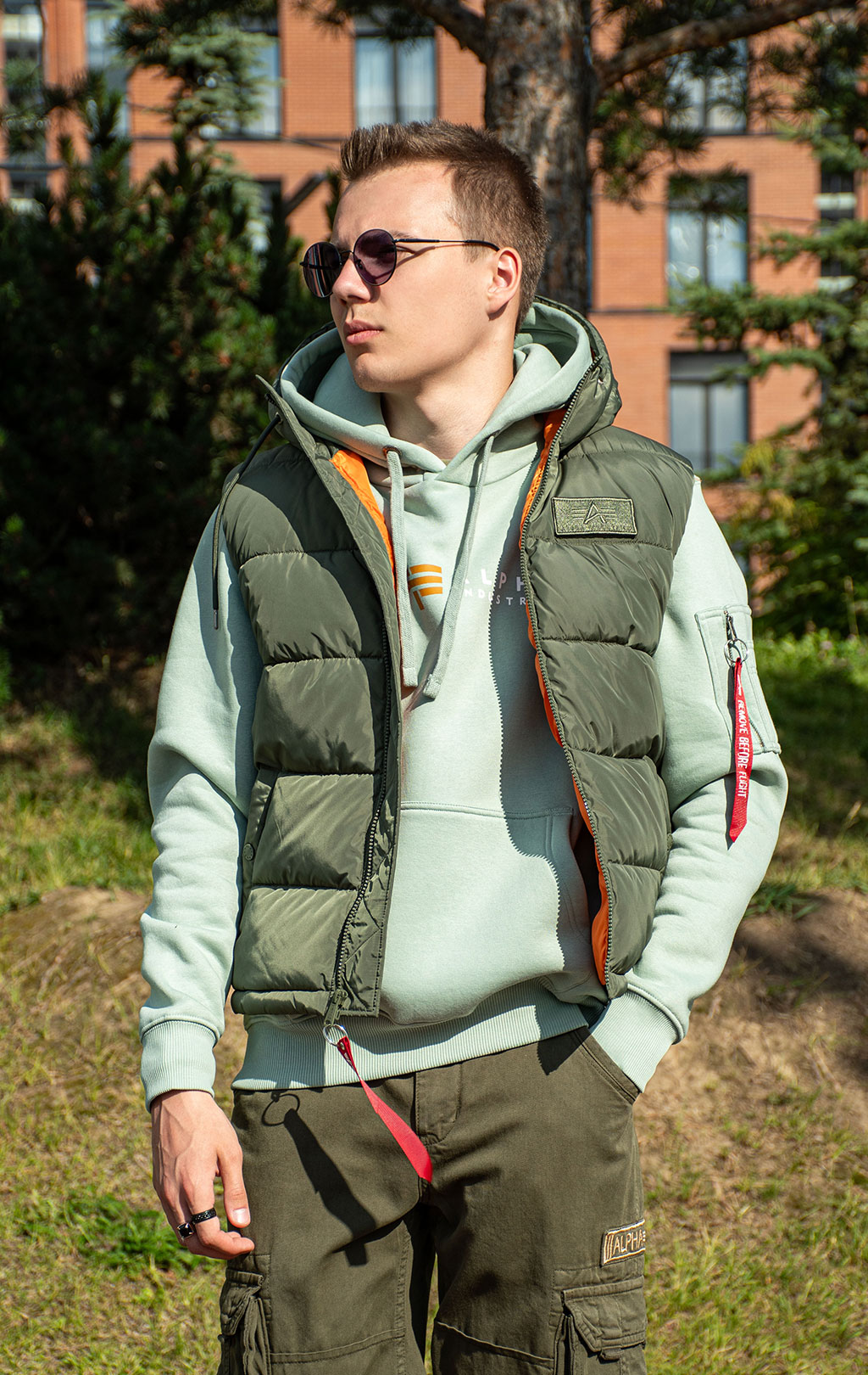 Жилет ALPHA INDUSTRIES HOODED PUFFER VEST FD sage green 