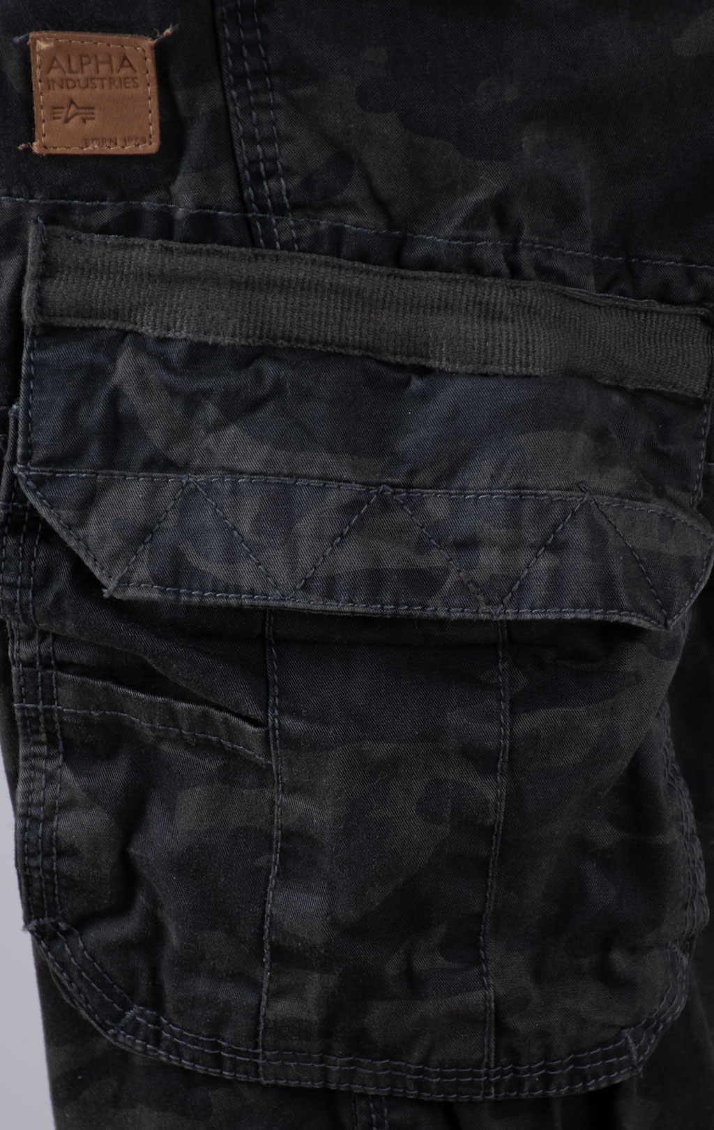 Шорты карго удлинённые ALPHA INDUSTRIES IMPERIAL 3/4 black camo 