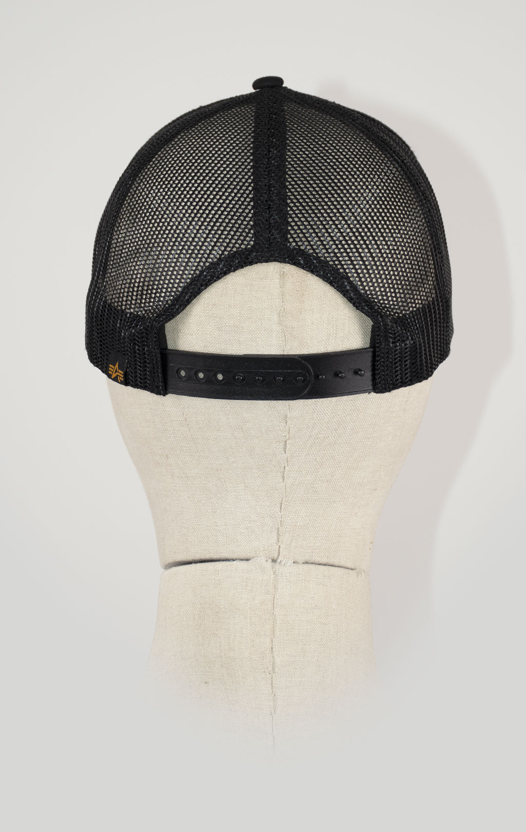 Бейсболка ALPHA INDUSTRIES BASIC TRUCKER CAP black 