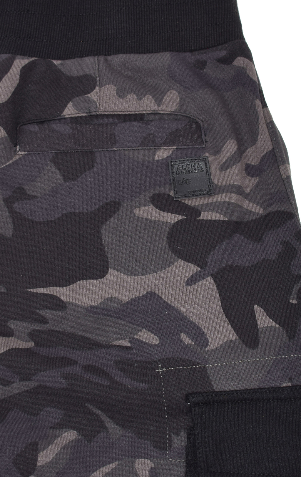 Брюки спортивные джоггеры ALPHA INDUSTRIES CARGO JOGGER black camo 