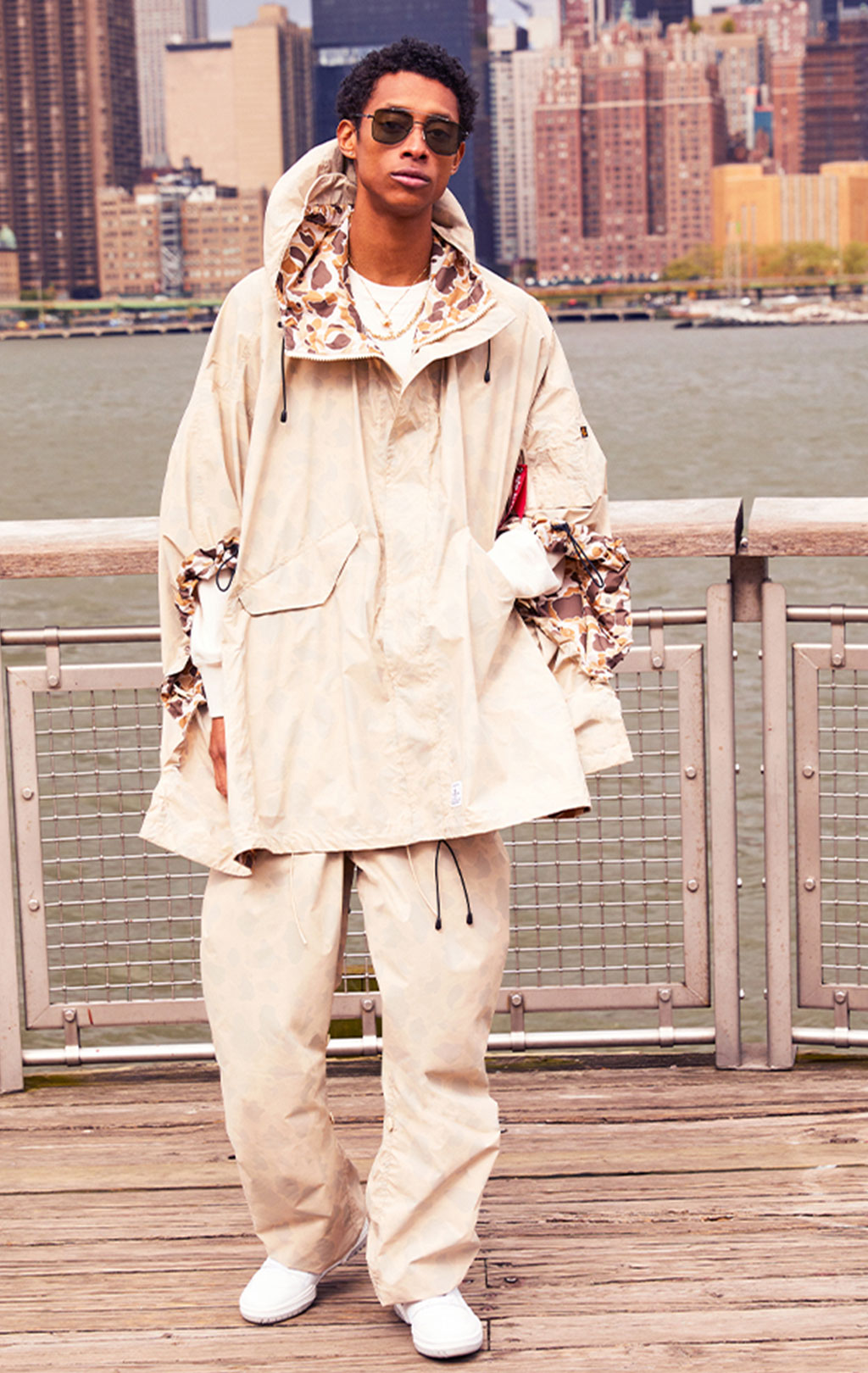 Ветровка-пончо ALPHA INDUSTRIES PACKAWAY PONCHO SS 24 m limestone 