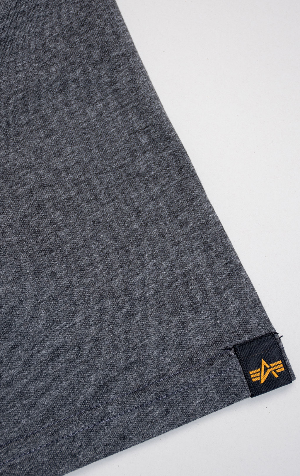 Футболка ALPHA INDUSTRIES BASIC T charcoal heather 