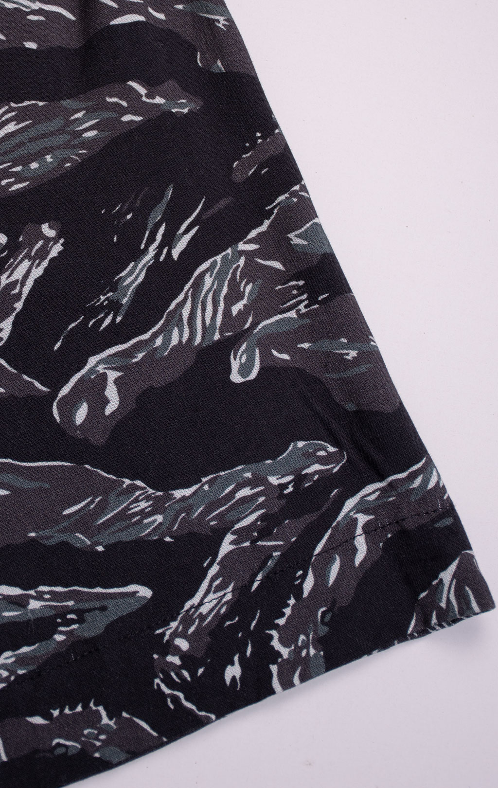 Рубашка ALPHA INDUSTRIES CAMO RELAXED CAMP SHIRT SS 26 gray tiger camo 