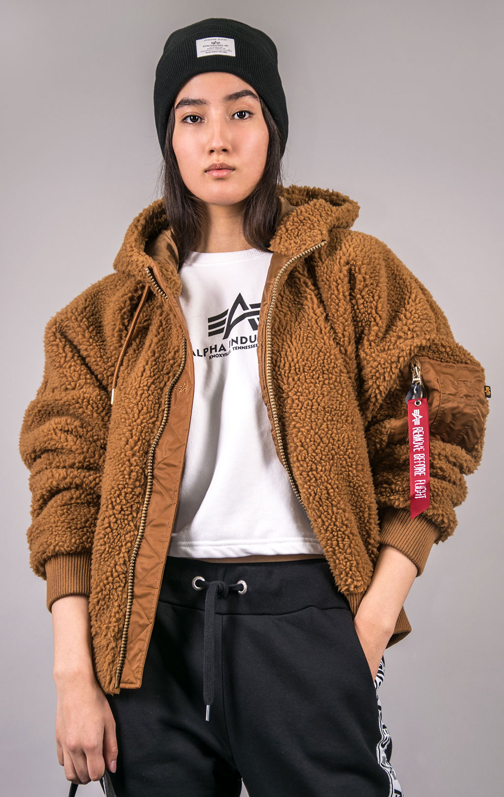 Женская куртка-бомбер лётная ALPHA INDUSTRIES MA-1 OS HOODED TEDDY camel 