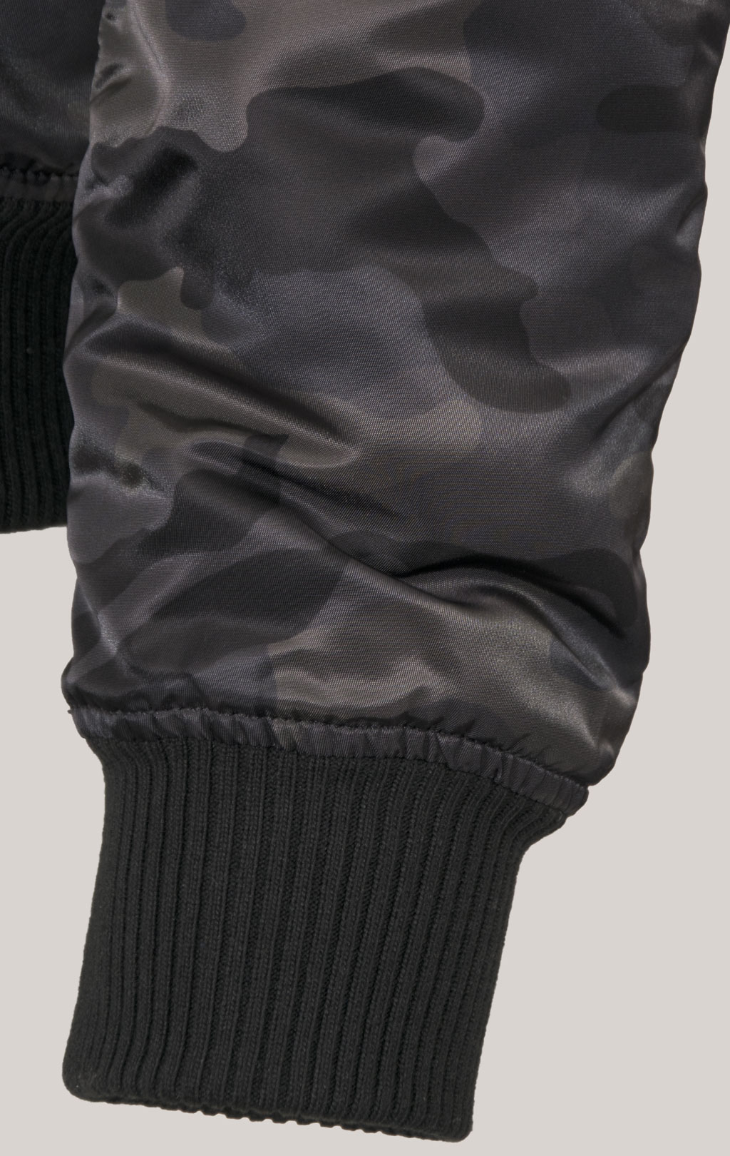 Бомбер ALPHA INDUSTRIES MA-1 VF 59 black camo 