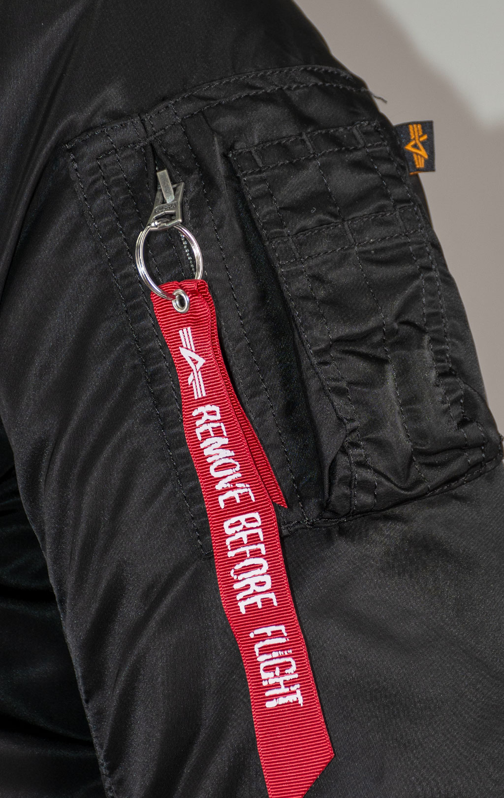 Куртка-бомбер лётная ALPHA INDUSTRIES MA-1 D-Tec SE black/red 