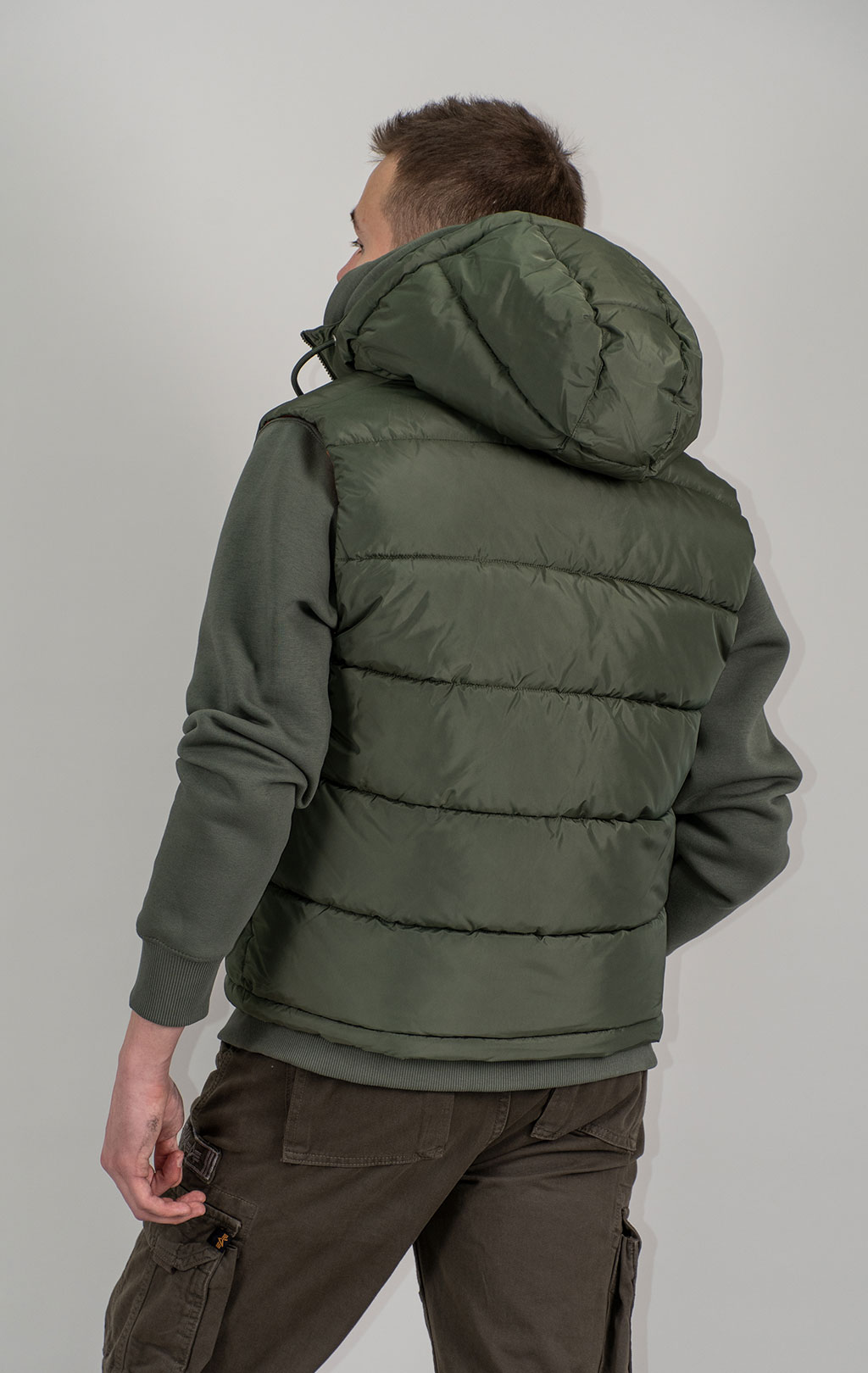 Жилет ALPHA INDUSTRIES HOODED PUFFER VEST FD sage green 