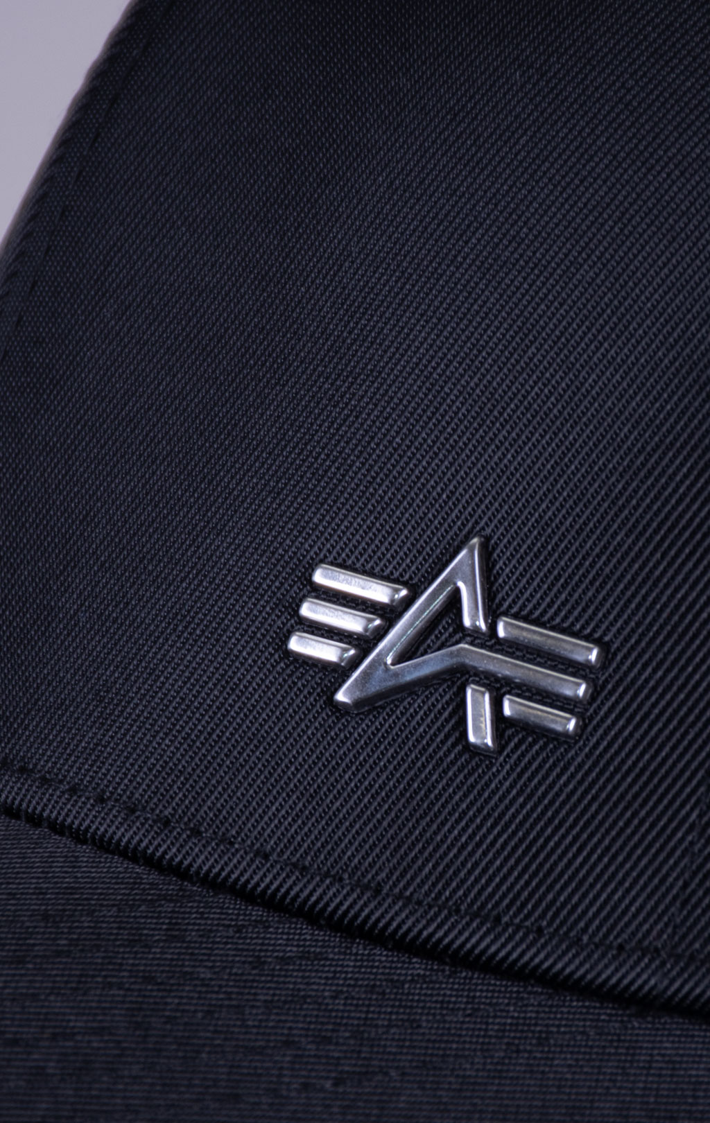 Бейсболка ALPHA INDUSTRIES METAL LABEL CAP black/metalsilver 