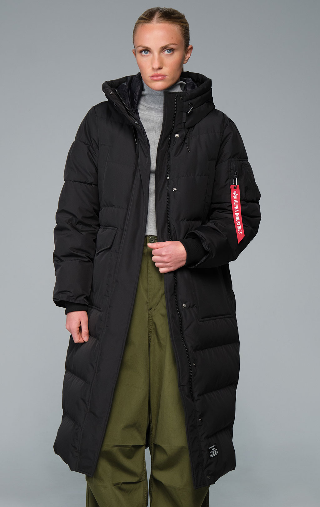 Женская куртка ALPHA INDUSTRIES SIERRA LONG RELAXED FIT PUFFER FW 26/27 black 