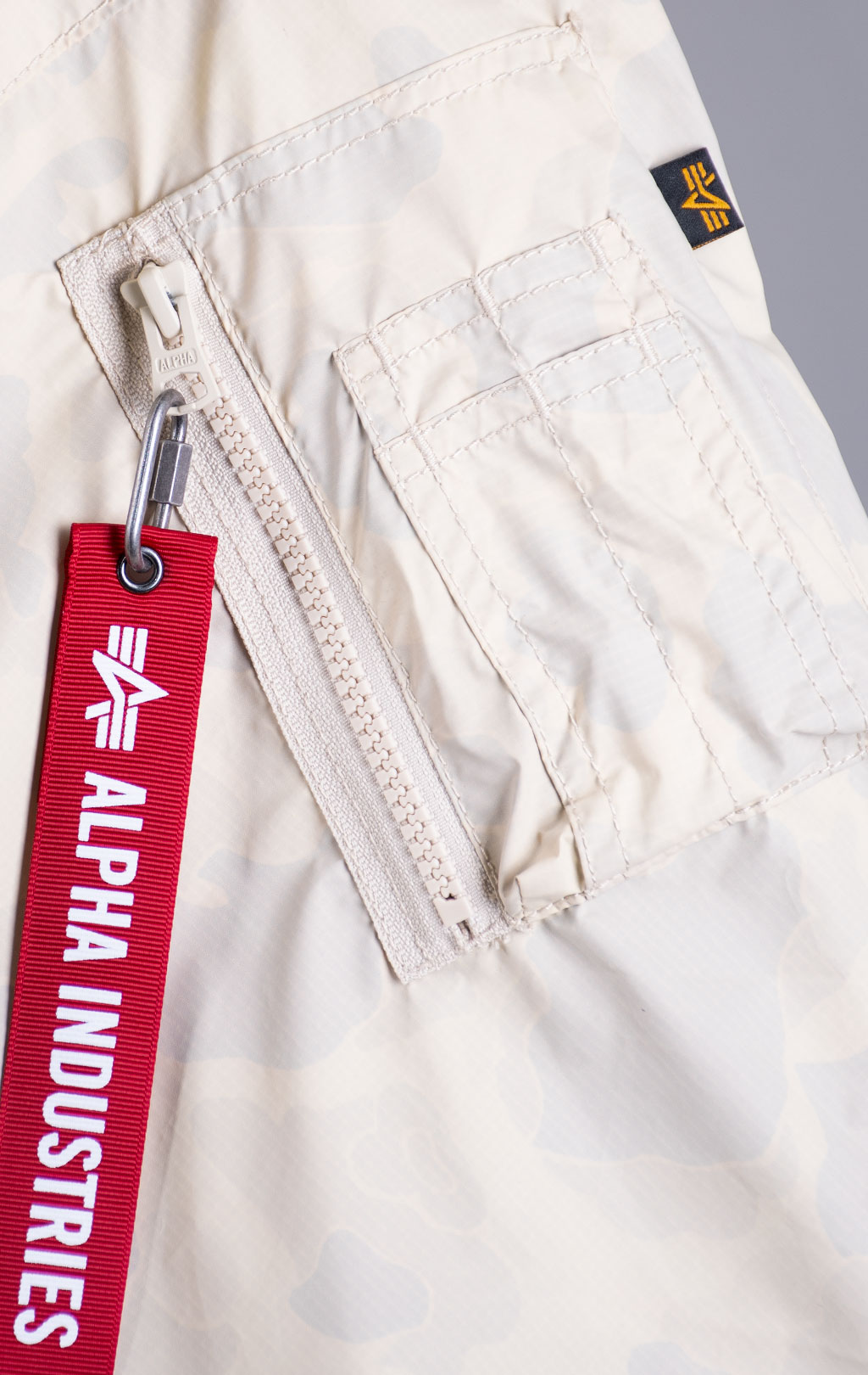 Ветровка-пончо ALPHA INDUSTRIES PACKAWAY PONCHO SS 24 m limestone 
